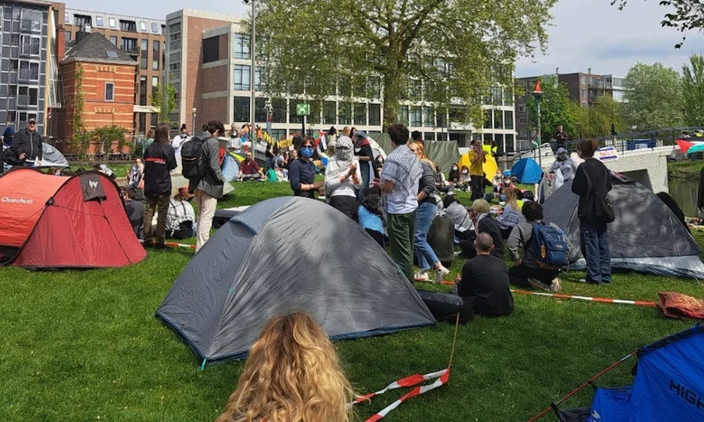 Ολλανδία: Έχει στηθεί φοιτητικός καταυλισμός αλληλεγγύης στη Γάζα στο πανεπιστήμιο του Άμστερνταμ (Βίντεο)